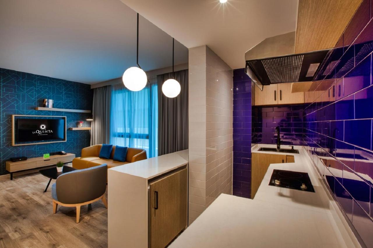La Quinta By Wyndham Dubai Jumeirah Exterior photo